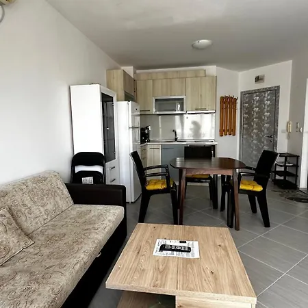 公寓 двустаен 阿赫托波尔