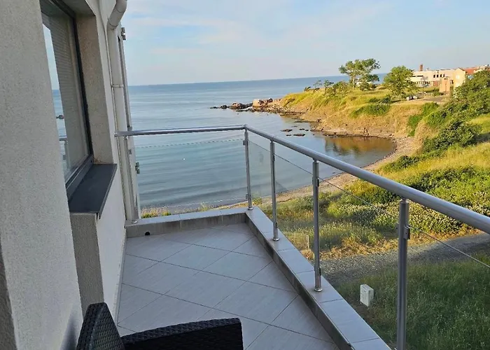 двустаен 公寓 *