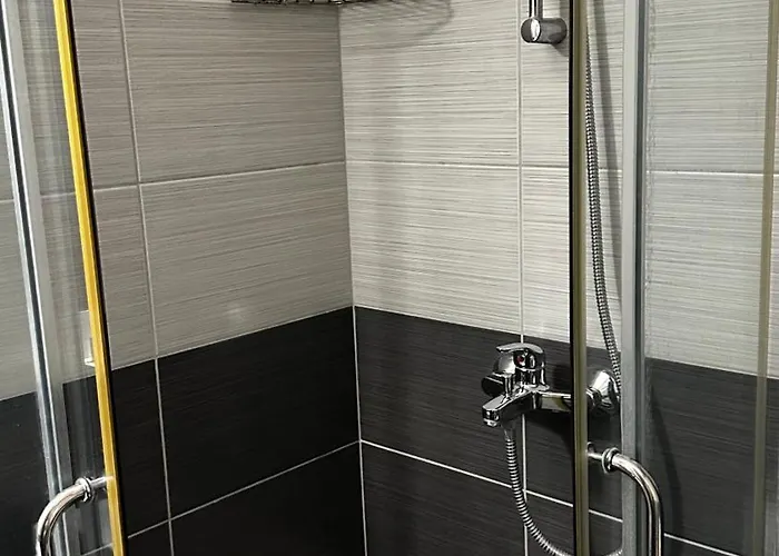 двустаен * 阿赫托波尔