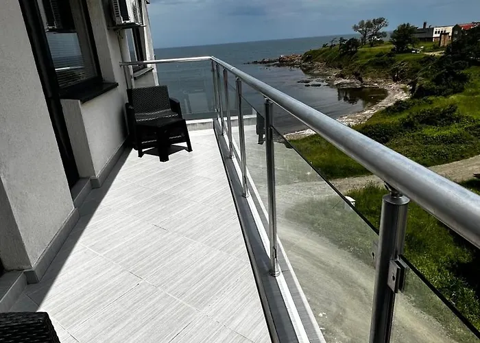 двустаен * 阿赫托波尔