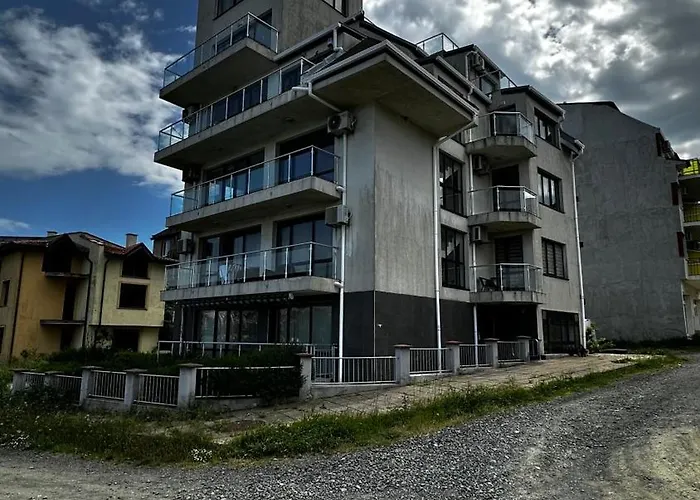 двустаен 阿赫托波尔